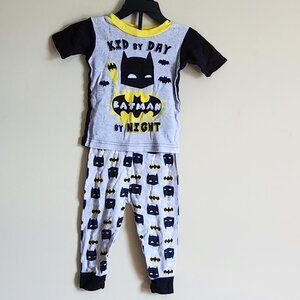 Batman Pajamas Set Short Sleeve Shirt With Long Pants. Size 2T
